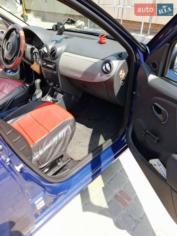 Хэтчбек Dacia Sandero 2009 в Житомире