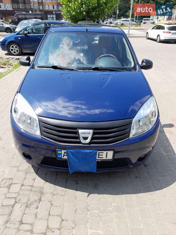 Хэтчбек Dacia Sandero 2009 в Житомире