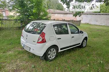 Хетчбек Dacia Sandero 2009 в Немирові