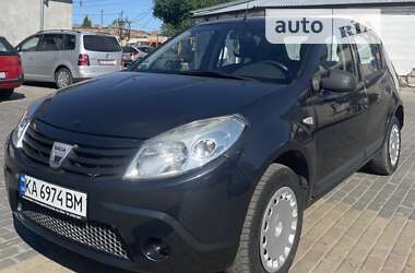 Хэтчбек Dacia Sandero 2009 в 