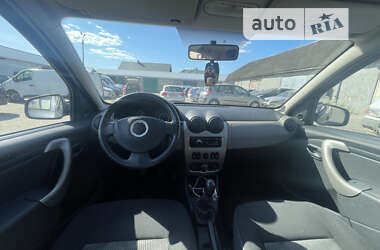 Хэтчбек Dacia Sandero 2009 в 