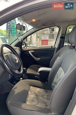 Хэтчбек Dacia Sandero 2011 в Полтаве