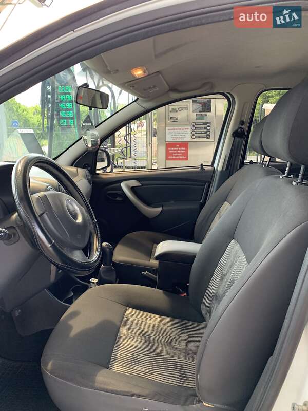 Хетчбек Dacia Sandero 2011 в Полтаві