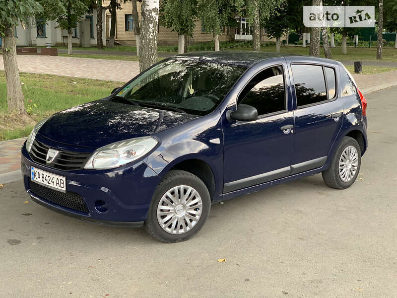 Хэтчбек Dacia Sandero 2009 в Смеле