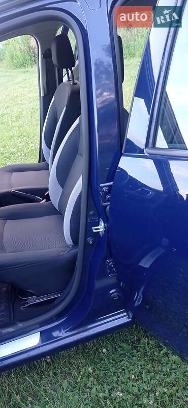 Хэтчбек Dacia Sandero 2013 в Луцке