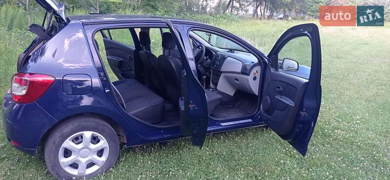 Хэтчбек Dacia Sandero 2013 в Луцке