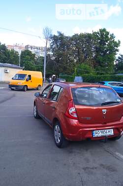 Хэтчбек Dacia Sandero 2009 в Киеве