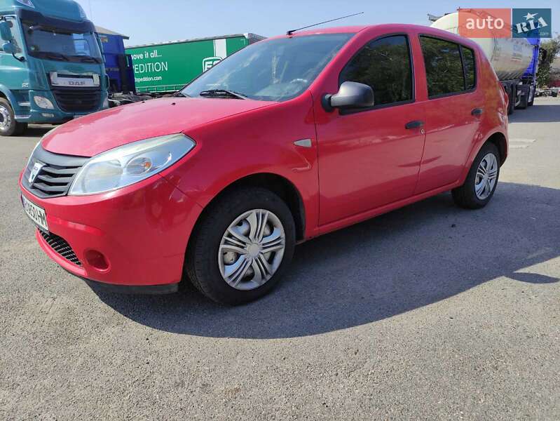 Хэтчбек Dacia Sandero 2009 в Виннице