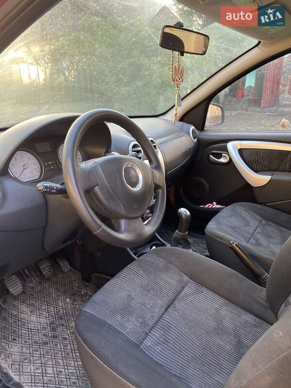 Хетчбек Dacia Sandero 2008 в Львові