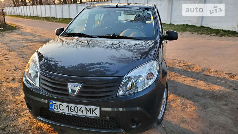 Хетчбек Dacia Sandero 2009 в Пустомитах