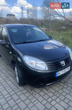 Хэтчбек Dacia Sandero 2010 в Львове