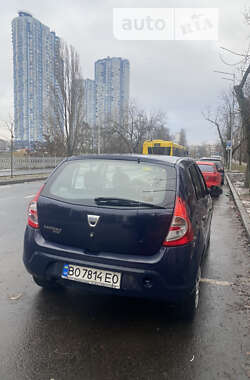 Хетчбек Dacia Sandero 2010 в Києві