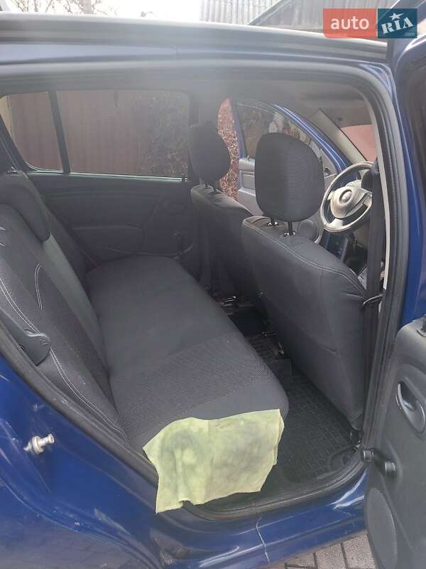 Хетчбек Dacia Sandero 2009 в Покровську