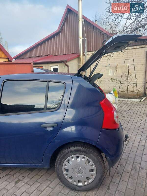 Хетчбек Dacia Sandero 2009 в Покровську