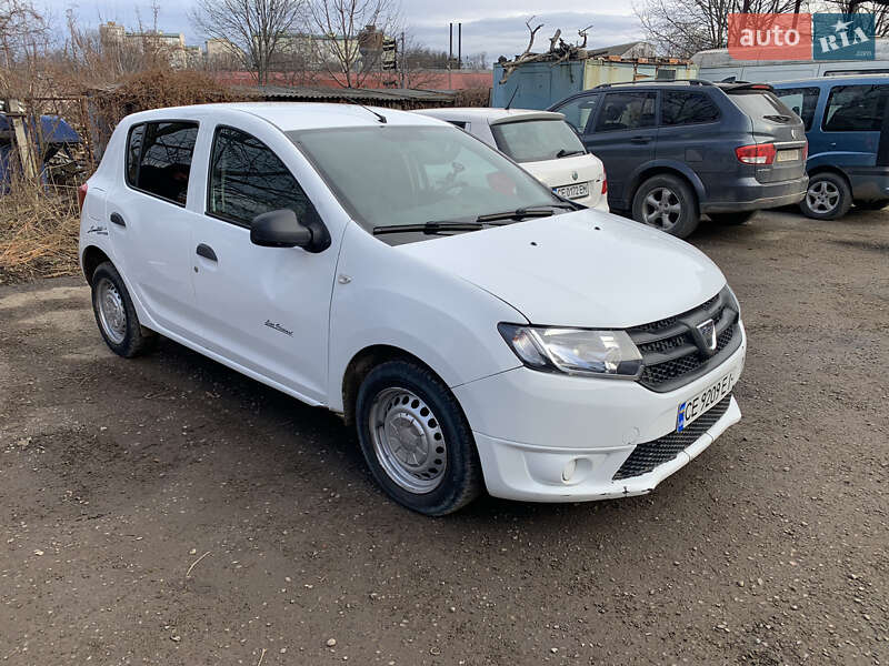 Хэтчбек Dacia Sandero 2014 в Черновцах