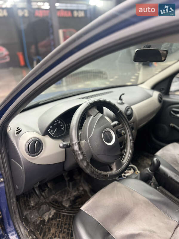 Хетчбек Dacia Sandero 2009 в Міжгір'ї