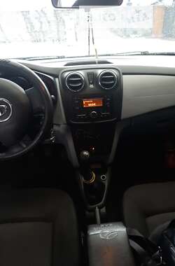 Хэтчбек Dacia Sandero 2014 в 