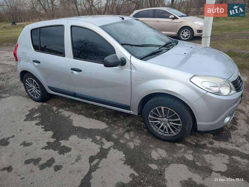 Хэтчбек Dacia Sandero 2009 в Гадяче фото 5 Хэтчбек Dacia Sandero 2009 в Гадяче