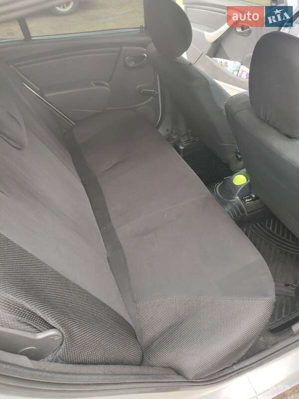 Хэтчбек Dacia Sandero 2009 в Гадяче фото 13 Хэтчбек Dacia Sandero 2009 в Гадяче