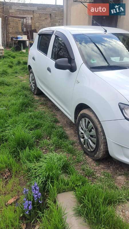 Хэтчбек Dacia Sandero 2013 в Одессе