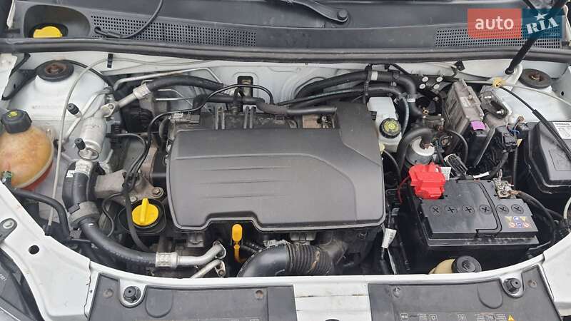 Хэтчбек Dacia Sandero 2013 в Одессе