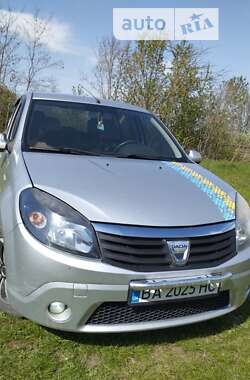 Dacia Sandero 2011