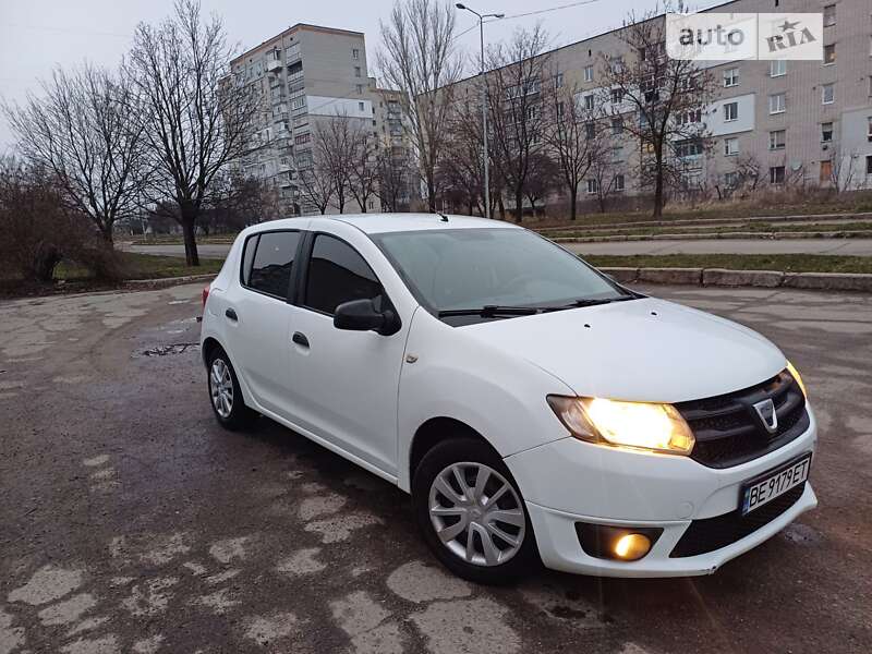 Хэтчбек Dacia Sandero 2016 в Первомайске