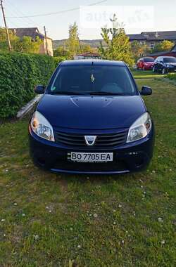 Хэтчбек Dacia Sandero 2010 в Кременце