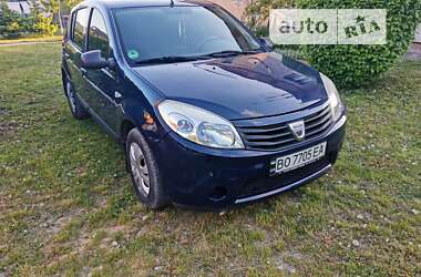 Хэтчбек Dacia Sandero 2010 в Кременце