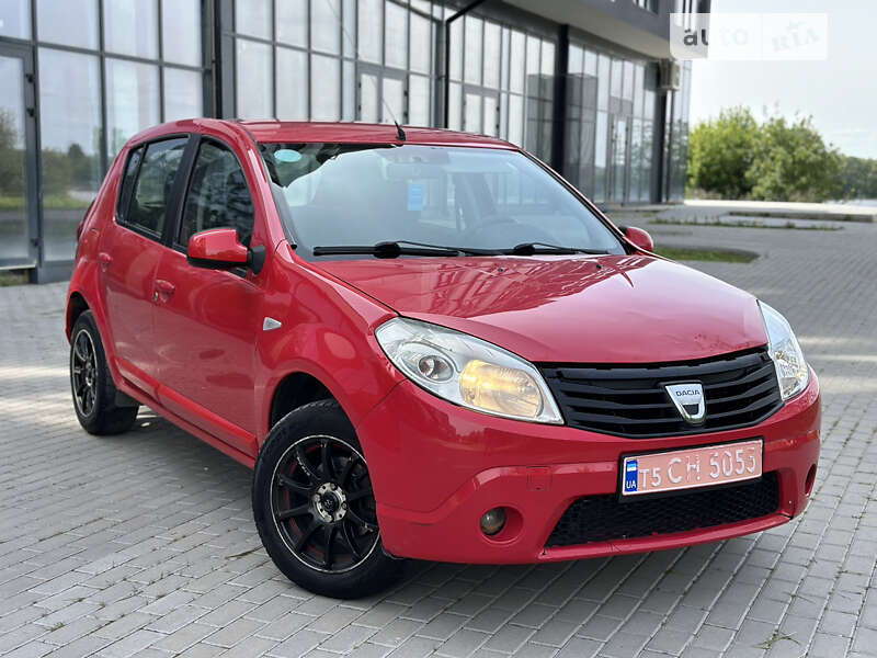 Хэтчбек Dacia Sandero 2010 в Ровно