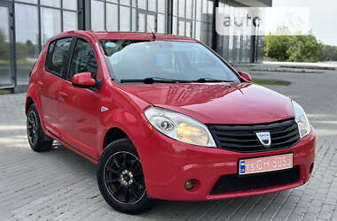 Хэтчбек Dacia Sandero 2010 в Ровно