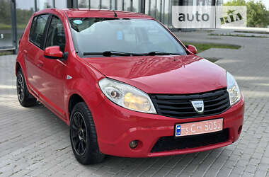 Хэтчбек Dacia Sandero 2010 в Ровно