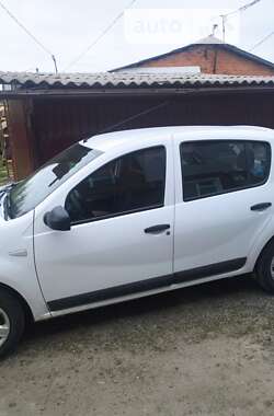 Хетчбек Dacia Sandero 2011 в Ромнах