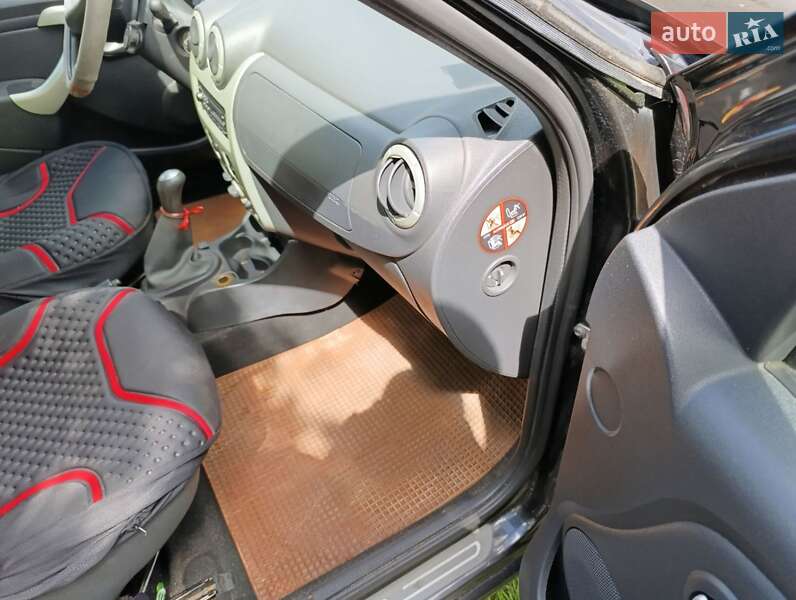 Хетчбек Dacia Sandero 2010 в Дубні