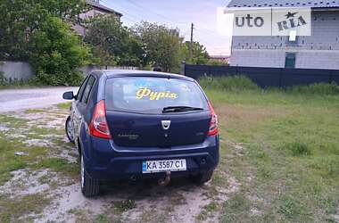 Хэтчбек Dacia Sandero 2009 в Киеве