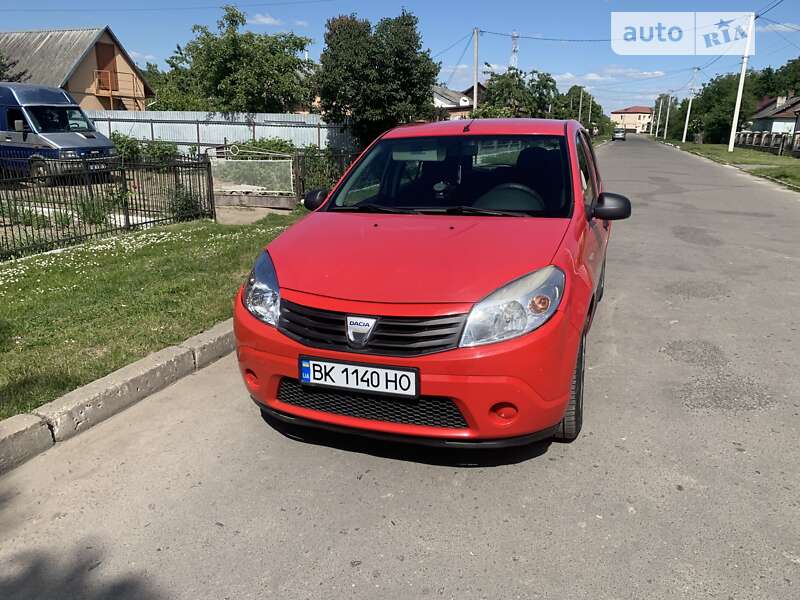 Хэтчбек Dacia Sandero 2009 в Млинове