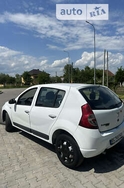 Хэтчбек Dacia Sandero 2009 в Трускавце