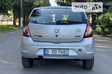 Хетчбек Dacia Sandero 2009 в Умані