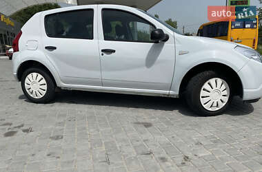 Хэтчбек Dacia Sandero 2009 в Днепре