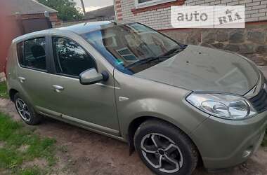 Хэтчбек Dacia Sandero 2008 в Ахтырке