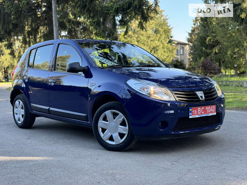 Хетчбек Dacia Sandero 2010 в Умані