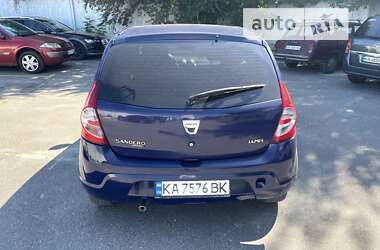 Хетчбек Dacia Sandero 2009 в Києві