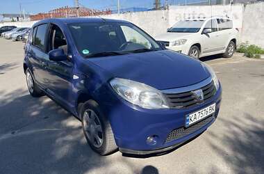 Хетчбек Dacia Sandero 2009 в Києві