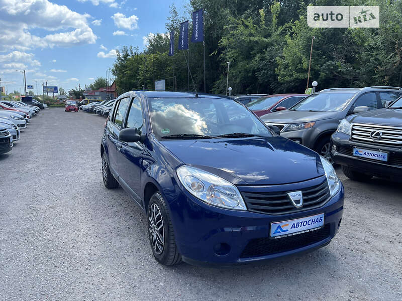 Хетчбек Dacia Sandero 2009 в Полтаві