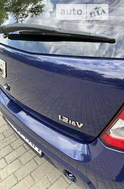 Хэтчбек Dacia Sandero 2009 в 