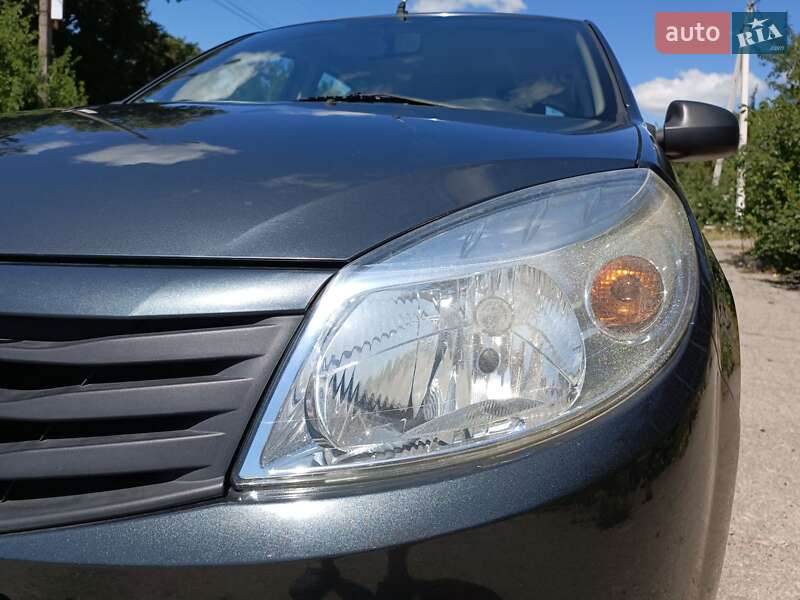 Хетчбек Dacia Sandero 2009 в Хоролі