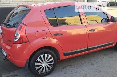 Хетчбек Dacia Sandero 2008 в Тростянці