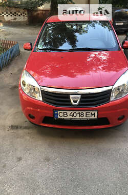 Хэтчбек Dacia Sandero 2010 в Чернигове