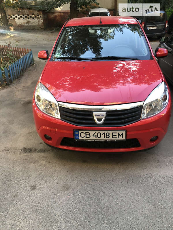 Хетчбек Dacia Sandero 2010 в Чернігові