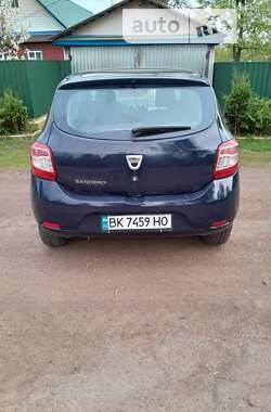 Хэтчбек Dacia Sandero 2013 в Лугинах